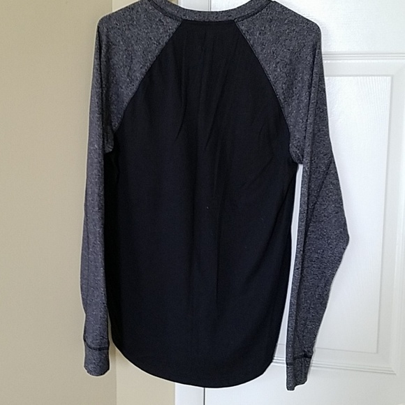 Hollister shirt, small, like new - Picture 3 of 3